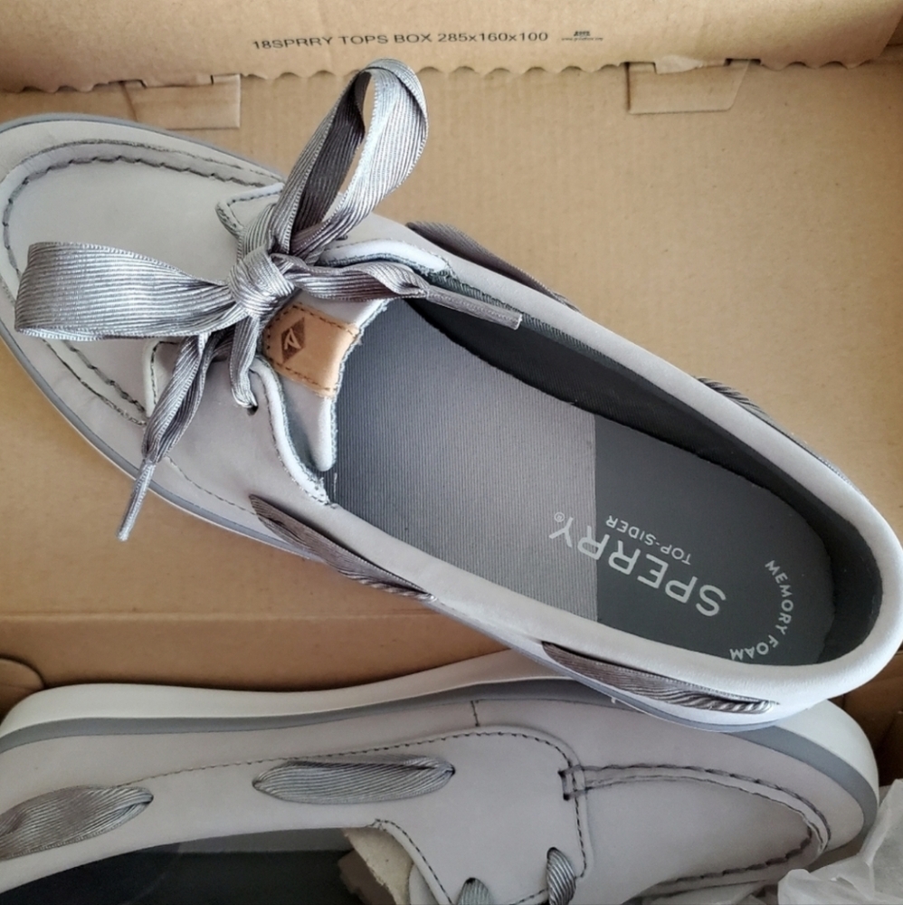 NEW IN BOX Sperry Topsider Genuine Leather Boat Shoes, 8.5 women's